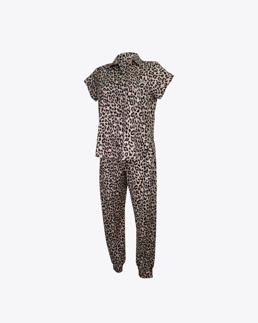 Pijama camiseria M/C y jogger Vainilla leopard
