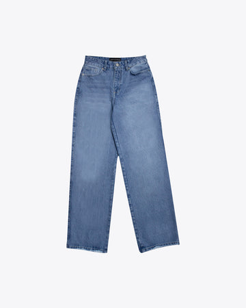 Jean bota ancha Lucy