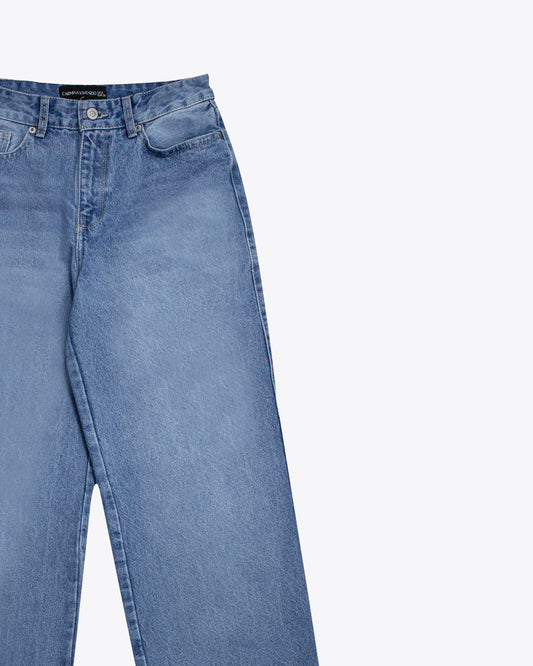 Jean bota ancha Lucy